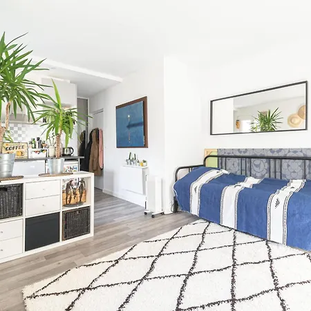 Appartamento Beautiful And Bright Studio Near Belleville Parigi